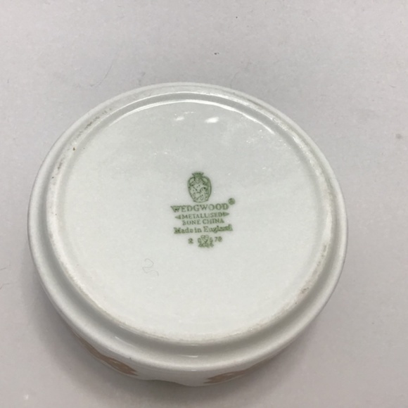 Vintage Wedgwood Metallized Bone China White Ashtray England - Picture 5 of 6